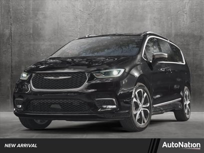 New 2025 Chrysler Pacifica Select