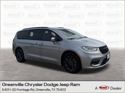 Certified 2021 Chrysler Pacifica Touring-L w/ Uconnect Theater Family Group