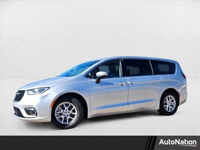 Used 2023 Chrysler Pacifica Touring-L