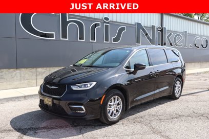 Used 2023 Chrysler Pacifica Touring-L