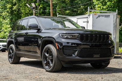Used 2023 Jeep Grand Cherokee Altitude