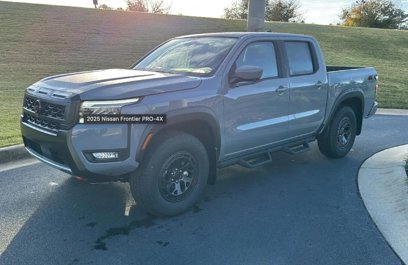 New 2025 Nissan Frontier PRO-4X w/ Pro Convenience Package