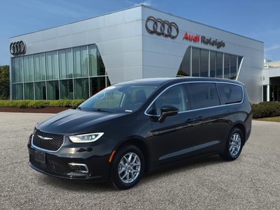 Used 2023 Chrysler Pacifica Touring-L