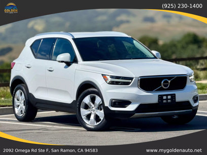 Used 2022 Volvo XC40 T4 Momentum