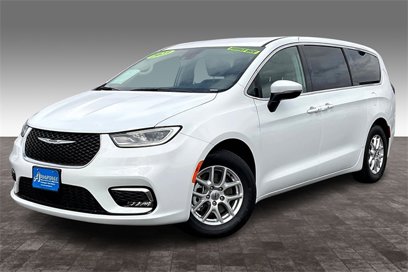 Used 2023 Chrysler Pacifica Touring-L