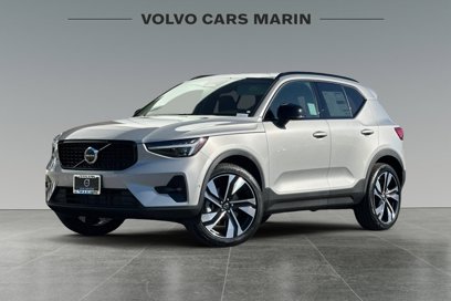 New 2025 Volvo XC40 B5 Ultra w/ Climate Package