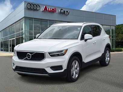 Used 2022 Volvo XC40 T4 Momentum