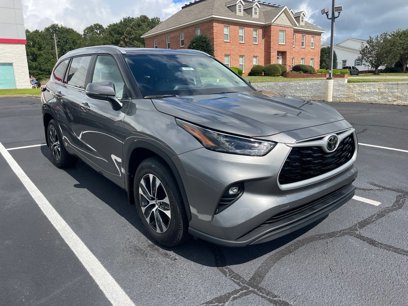 New 2025 Toyota Highlander XLE