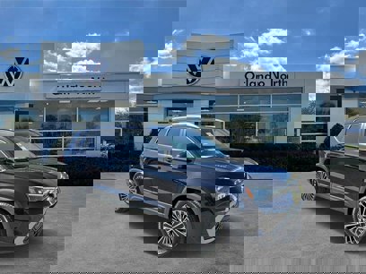New 2025 Volkswagen Taos SE