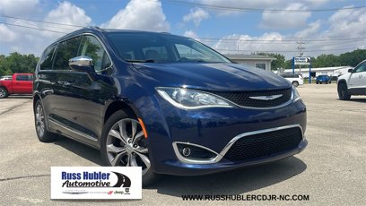 Used 2019 Chrysler Pacifica Limited w/ Tire & Wheel Group