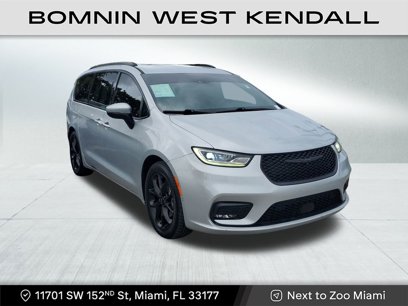 Used 2023 Chrysler Pacifica Touring-L w/ S Appearance Package