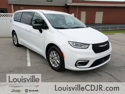 New 2025 Chrysler Pacifica Select