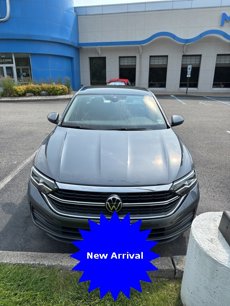 Used 2022 Volkswagen Jetta SE w/ Panoramic Sunroof Package