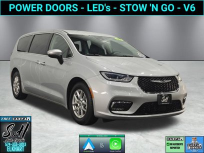 Used 2023 Chrysler Pacifica Touring-L