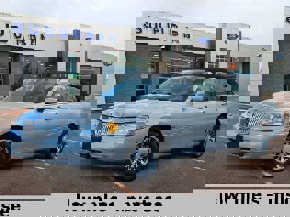 Used 2000 Lincoln Town Car Signature