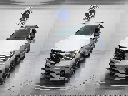 New 2025 Volvo XC40 B5 Plus w/ Climate Package