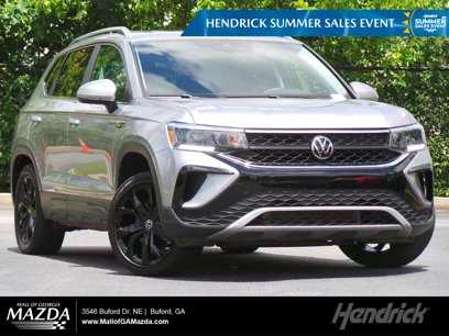 Used 2023 Volkswagen Taos SE w/ Panoramic Sunroof Package