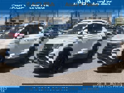 Used 2023 Volkswagen Taos SE w/ Black Wheel Package