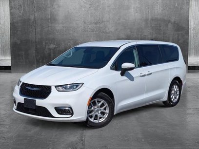 Used 2023 Chrysler Pacifica Touring-L