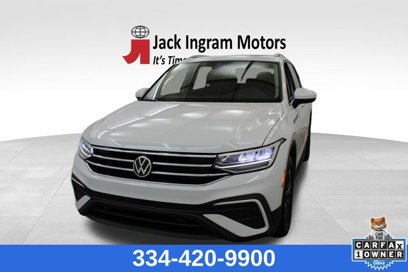 Used 2022 Volkswagen Tiguan SE w/ Panoramic Sunroof Package