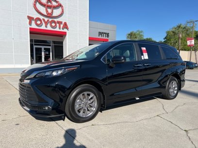 New 2025 Toyota Sienna XLE