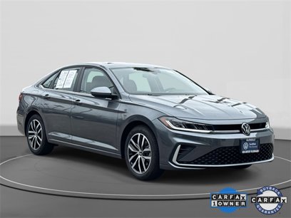 Certified 2025 Volkswagen Jetta SE