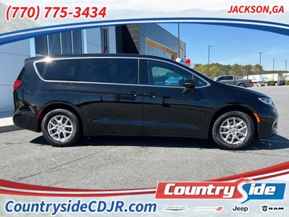 New 2025 Chrysler Pacifica Select