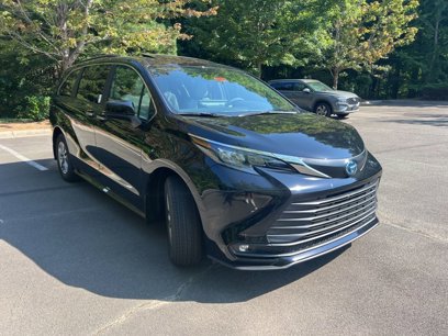 New 2025 Toyota Sienna XLE
