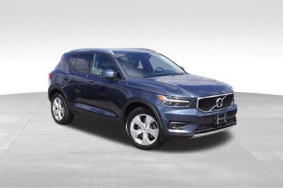 Used 2022 Volvo XC40 T5 Momentum