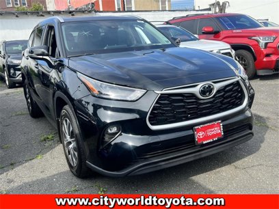 Used 2024 Toyota Highlander XLE