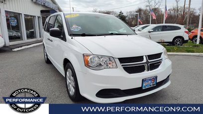 Used 2019 Dodge Grand Caravan SE w/ UConnect Hands-Free Group