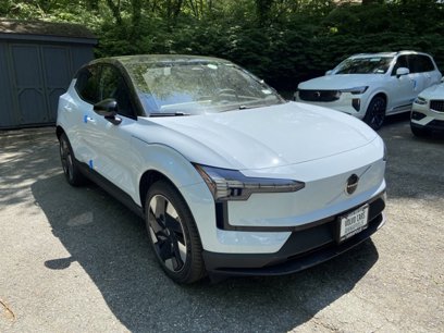 New 2025 Volvo EX30 Plus w/ Climate Package