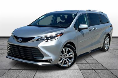 Used 2023 Toyota Sienna Platinum