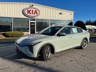 New 2025 Kia K4 LXS