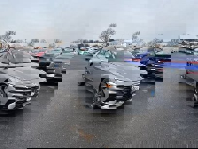 New 2025 Hyundai Elantra SEL w/ Cargo Package