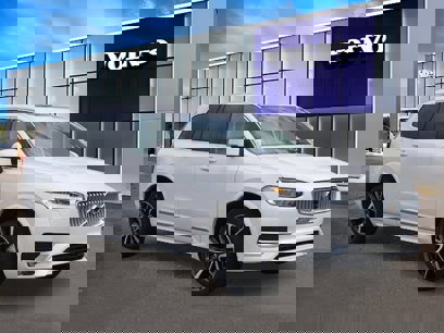 New 2025 Volvo XC90 B5 Plus w/ Protection Package Premier