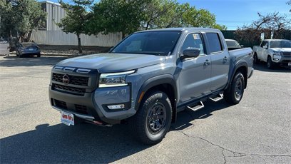 New 2025 Nissan Frontier PRO-4X w/ Pro Convenience Package