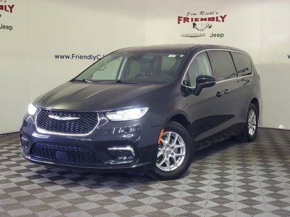 Used 2023 Chrysler Pacifica Touring-L