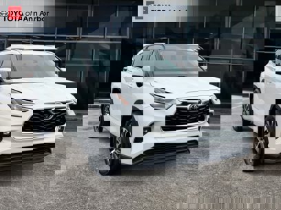 Used 2021 Toyota Highlander XLE