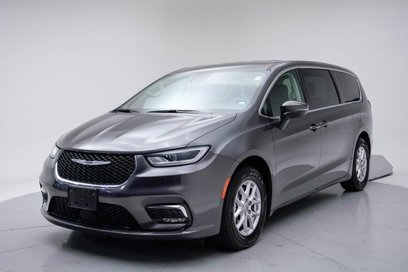 Used 2023 Chrysler Pacifica Touring-L