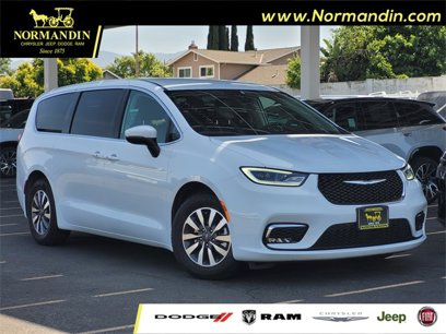 Used 2023 Chrysler Pacifica Touring-L