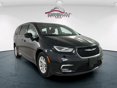 Used 2023 Chrysler Pacifica Touring-L