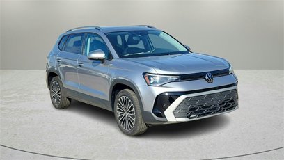 New 2025 Volkswagen Taos SE w/ Taos MDO Package