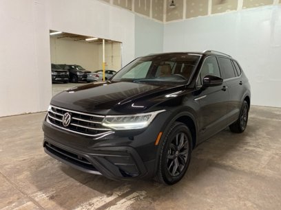 Used 2023 Volkswagen Tiguan SE w/ Panoramic Sunroof Package