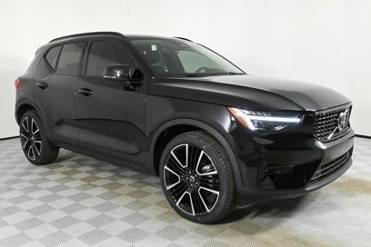 New 2025 Volvo XC40 B5 Ultra w/ Climate Package