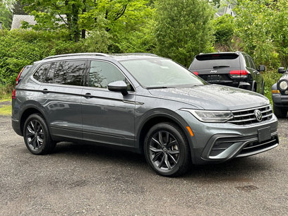 Used 2022 Volkswagen Tiguan SE w/ Panoramic Sunroof Package