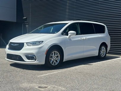 Used 2022 Chrysler Pacifica Touring-L
