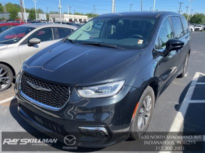 Used 2024 Chrysler Pacifica Select