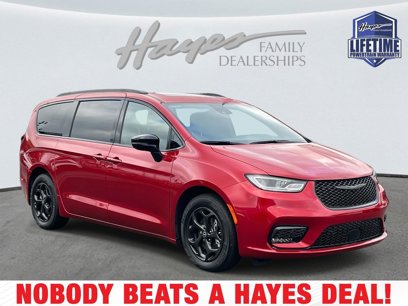 New 2025 Chrysler Pacifica Premium