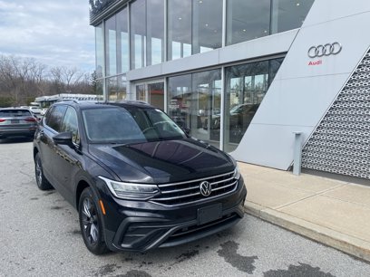 Used 2022 Volkswagen Tiguan SE w/ Panoramic Sunroof Package